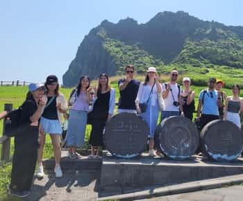 Jeju: Eastern UNESCO Sites Tour with Haenyeo Show