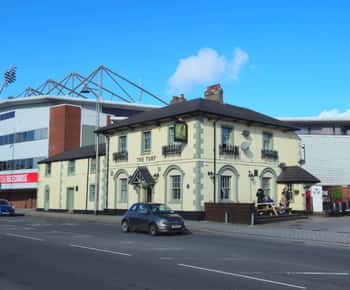 Wrexham: Welcome to Wrexham AFC Tour with Local Guide