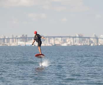 San Diego: Fliegen lernen im eFoil-Unterricht