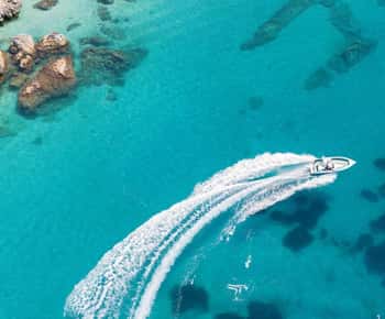 Saranda: rondvaart naar 7 bestemmingen inclusief gratis parasol