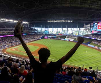 Билет на бейсбольную игру Miami Marlins в LoanDepot Park