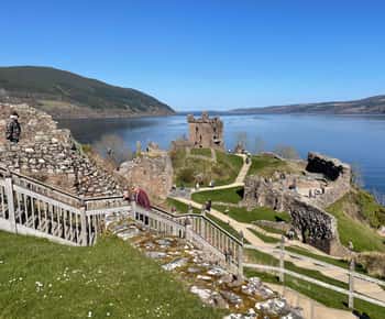 Tur til kysten i Invergordon: Loch Ness, destilleri og slotte