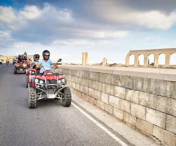 Máltáról: Málta: Egész napos Gozo Quad túra ebéddel és csónakázással.