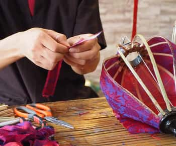 Hoi An: Local Foldable Lantern-Making Class with Locals