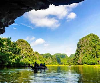 Fra Hanoi: 2-dagers Ninh Binh-tur med Trang An og 5 ★ hotell