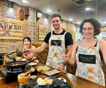 Immersive Cooking Class & BenThanh Market Tour By Local Chef