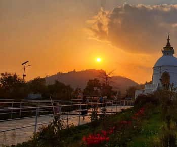 Pokhara: tour guiado de medio día al museo y a la Pagoda de la Paz Mundial