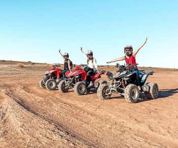 Escursione nel deserto di Agafay Giro in cammello, quad, piscina, cena e spettacolo