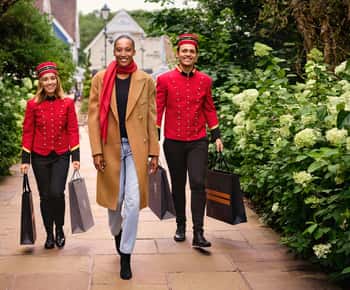 London: Bicester Village bevásárló kirándulás autóbuszos kirándulással