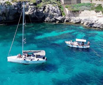 Cagliari: Seiltur med snorkling og Prosecco-skål