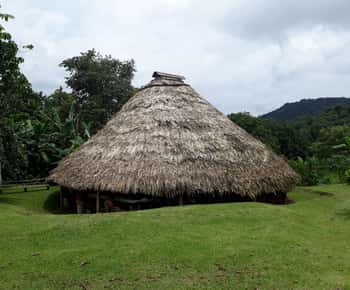 Embera urbefolkningslandsby besøk