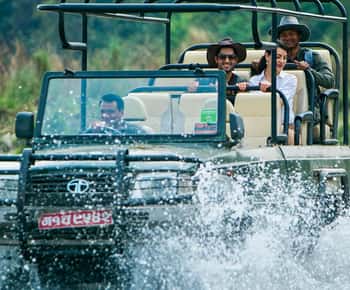 Viaje de lujo a Nepal: Katmandú, Chitwan y Pokhara- Coche privado