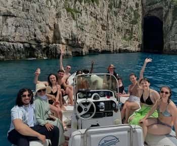 Da Durazzo: tour in barca all'Isola di Sazan e alla Grotta di Haxhi Ali