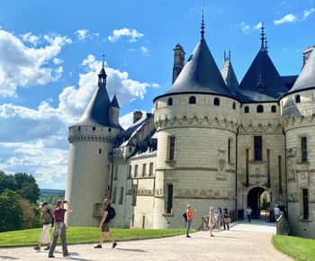 2-day Private Top 6 Loire Valley Castles from Paris Mercedes