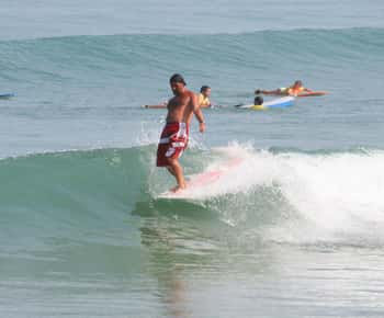 Biarritz : Cours de surf sur la côte Basque.