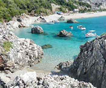 Sarandë: Rondvaart bij Kroreza & Verborgen Grotten met Snorkelen