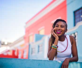 Ciudad del Cabo: taller de joyería con telas africanas y bebidas