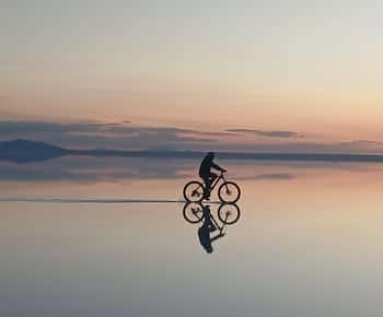 Uyuni: Guided Bicycle Tour of Uyuni Salt Flat with Lunch