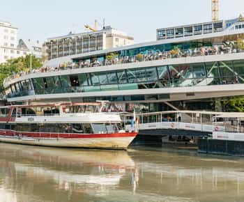 Vienna: 3-Course Evening Dinner Cruise