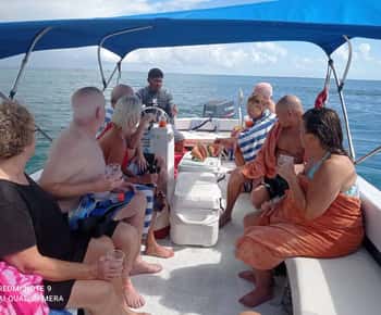 San Pedro: Snorkeltrip met 4 stops, haaien en lunch