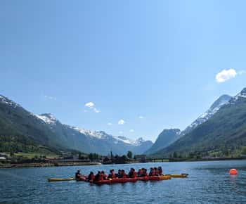 Olden: Geführtes, anfängerfreundliches Fjordkajakfahren. ortskundiger Guide