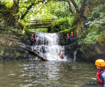 Südwales: Canyoning-Abenteuer in den Brecon Beacons