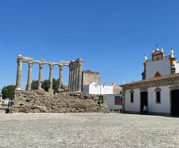 Från Lissabon: Évora, benkapellet och romerska tempel