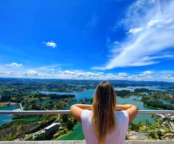 Guatape Tour mit luxuriöser Bootsfahrt, Mahlzeiten und Lamafarm
