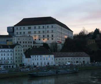 Vienna: Private tour Mauthausen and Linz