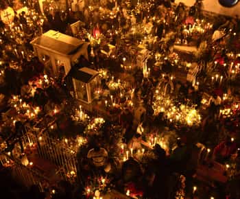 La Última Noche: Despedida en los Panteones de Tlalixtac y San Felipe