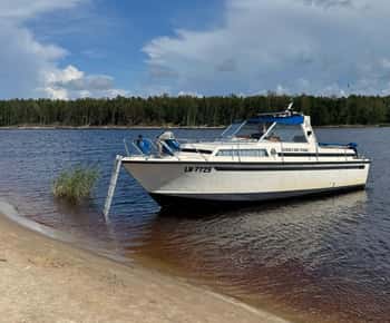 Tour en bateau privé. Découvrez la magie de Riga depuis l'eau avec nous