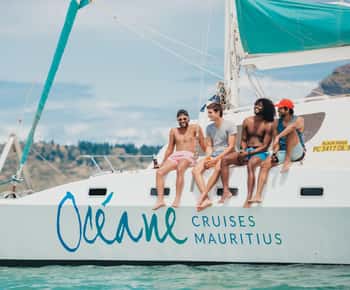 Ile aux Benitiers: Shared Full-Day Catamaran Cruise & Lunch