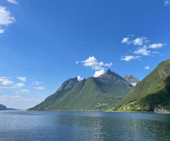 Hjørundfjord Fjord Cruise Ålesund-Øye one way