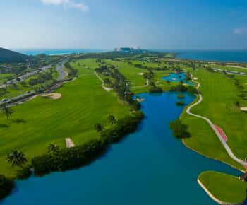 Zagraj na polu golfowym Iberostar Cancun z klubami