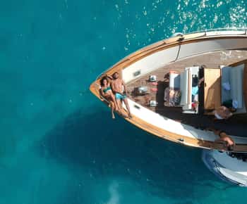 Forio: Bootstour zur Insel Ischia mit Mittagessen und Schwimmen