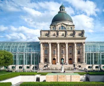 Excursão a pé particular por Munique com entrada no Museu BMW e Welt