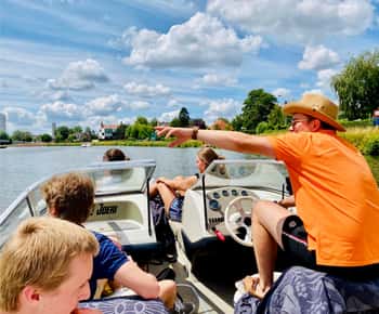 Kortrijk: Boottocht met DJ Joeri (speedboot - rondleiding)