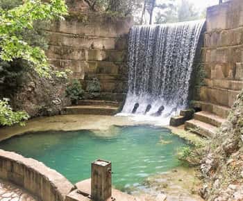 From Rhodes: Bus Tour to Lindos and the Seven Springs