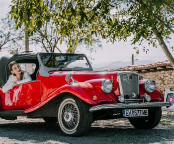 Veliko Tarnovo: tour en coche antiguo con guía