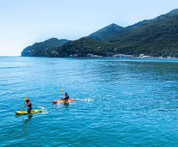 Lissabon: Arrábida kajakpaddling och snorkling på vild strand med upphämtning