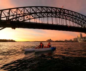Sydney: Sonnenuntergangskajak – Tour zur Oper und Harbour Bridge (max. 5 Personen)