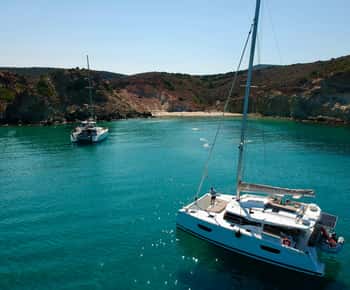 Milos: Half-Day Morning Catamaran Cruise to Kleftiko