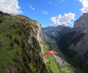 Mürren: Paragliding over Lauterbrunnen-klippene og fossene