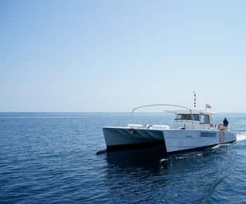 Calpe: Catamarã a motor com paragem para banho e refeição opcional
