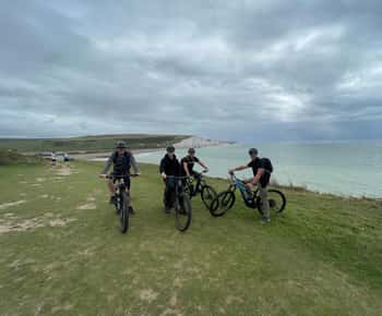 Ruta costera de las Siete Hermanas en eBike y en coche