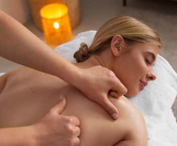 Spa-Tag in deinem Hotel: Massage und Reflexzonenmassage 90 min