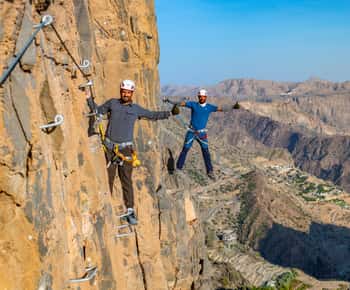 Nizwa: Jebel Shams Balcony Walk and Via Ferrata Adventure
