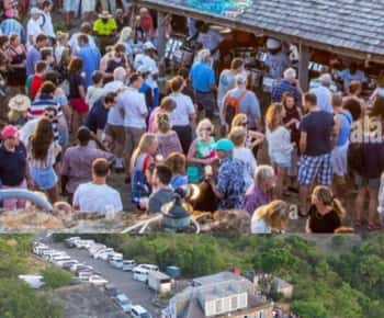Antigua: Shirley Heights solnedgangsfest med entré og drinks