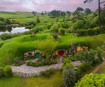 From Rotorua: Hobbiton Movie Set Tour with Festive Lunch