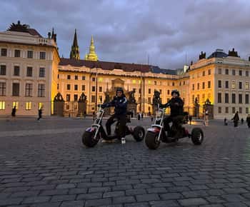 Wycieczka krajoznawcza po mieście Praga w Night Trike Tour